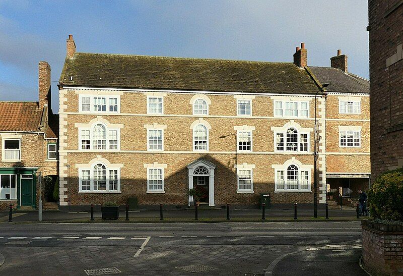 File:Longley House, Easingwold.jpg