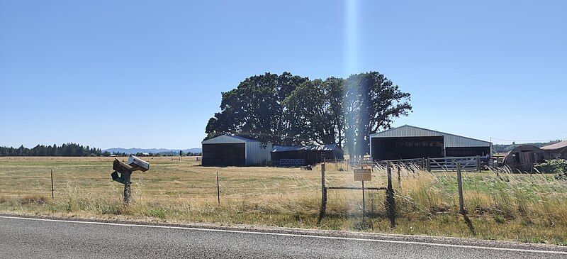 File:Malabon, Oregon farm.jpg