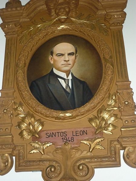 File:Santos Leon.jpg