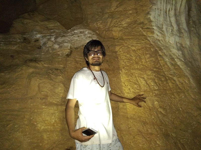 File:Siddha Cave Nepal..jpg