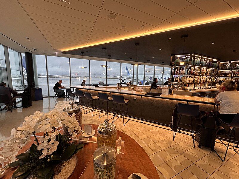 File:United Club ORD.jpg