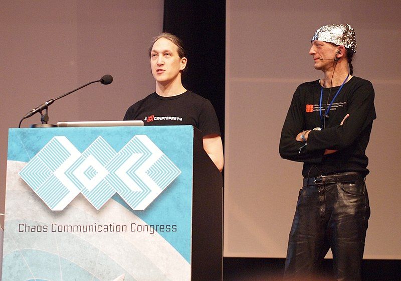 File:30C3 TinFoil-Hat.jpg