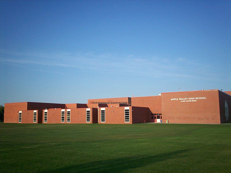 File:AppleValleyHighSchoolSide.jpg