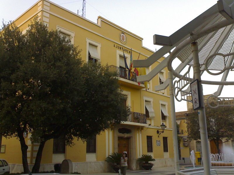 File:Ayuntamiento de Benetússer.jpg