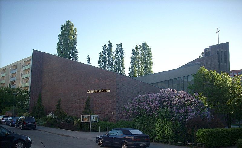 File:Berlin-Friedrichsfelde KathKirche.jpg