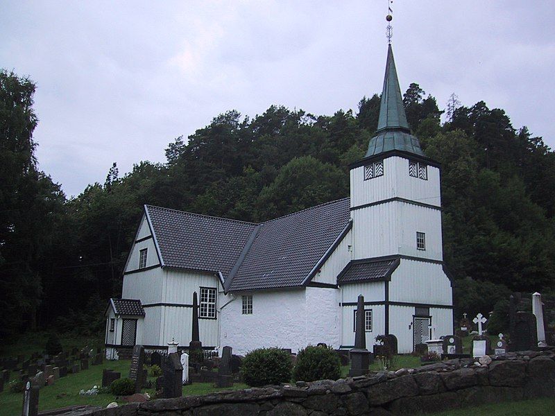 File:Dypvaag kyrkje.jpg