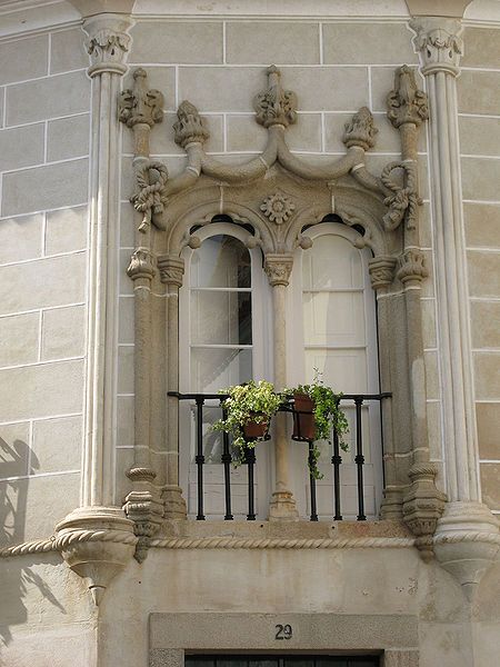 File:Evora-ManuelineWindow.jpg