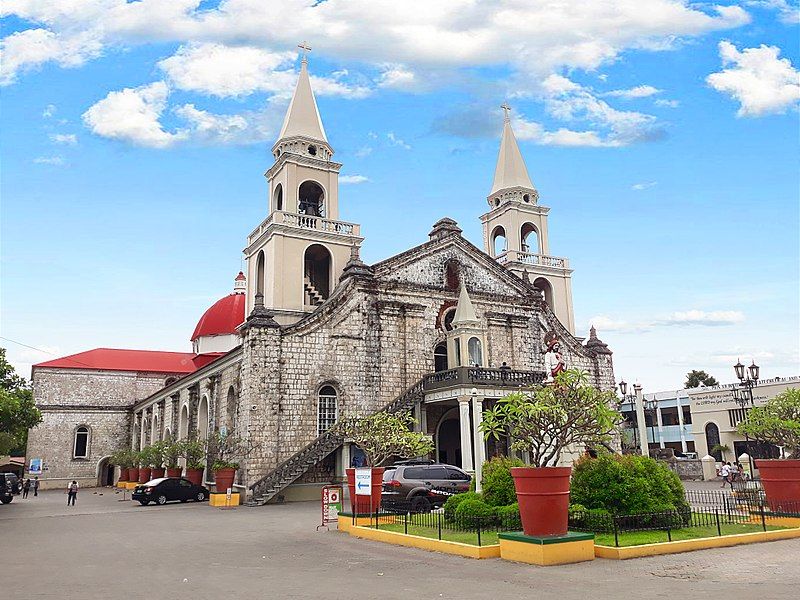 File:Jaro Cathedral Facade.jpg