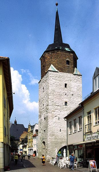 File:Köthen Hallescher Turm.JPG