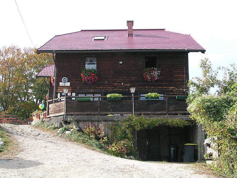 File:Kaiserkogelhütte.jpg