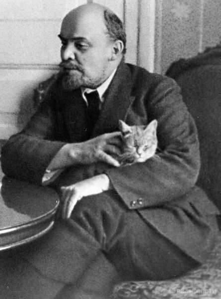 File:Lenin mit katze.jpg