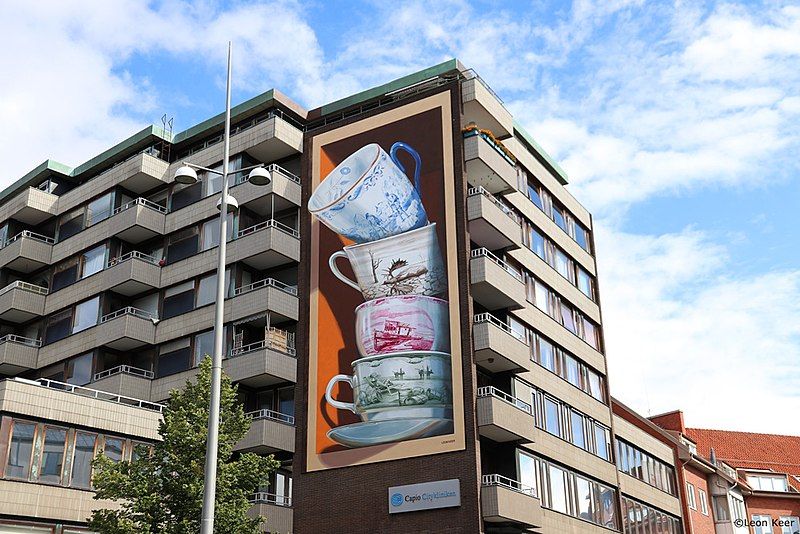 File:LeonKeer-mural-helsingborg-streetart-teacups.jpg