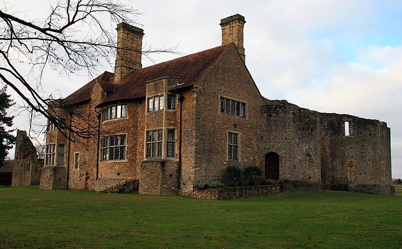 File:Leybourne Castle, Kent.jpg