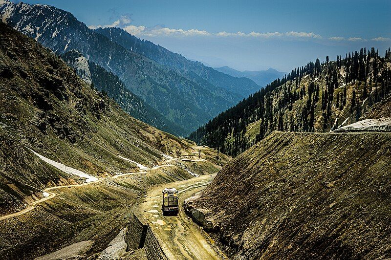 File:Lowari Pass top.jpg