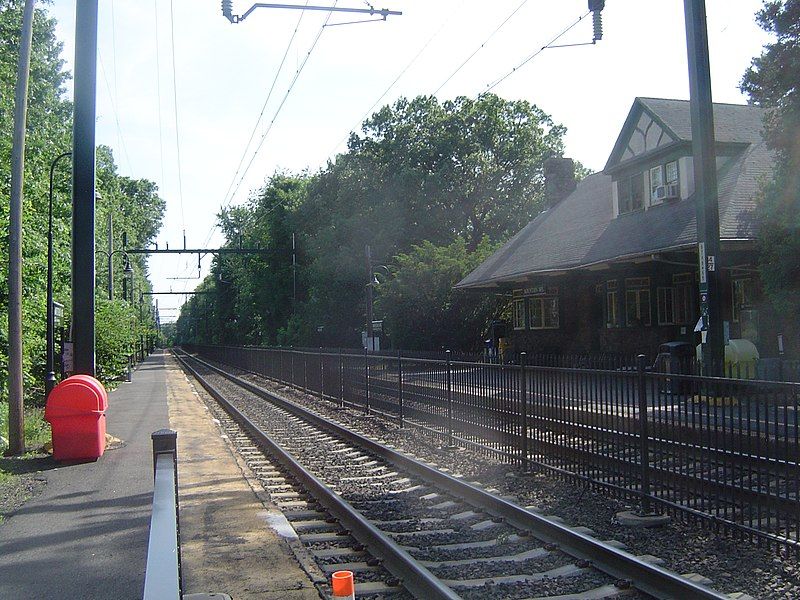 File:Mt. Ave Station..JPG