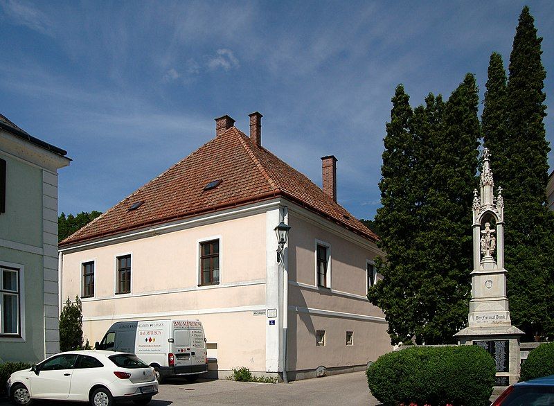 File:Pfarrhof Pottenstein.jpg