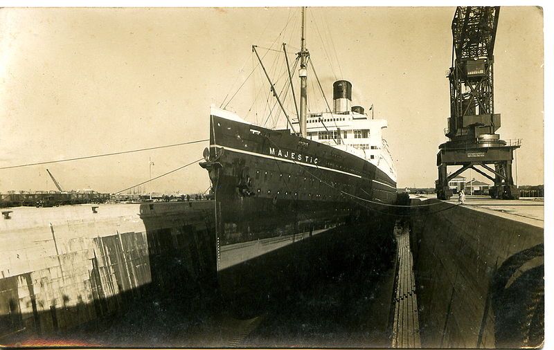 File:Postcard Majestic liner.jpg