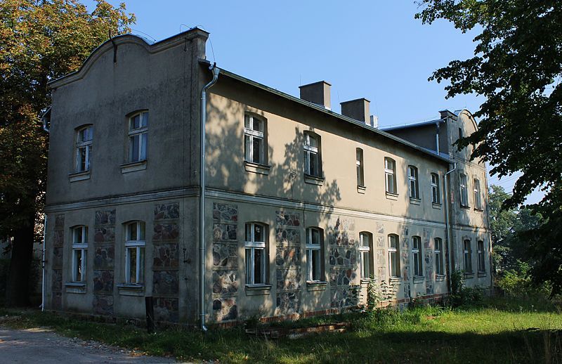 File:Rajgród-dwór.JPG