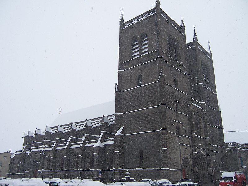 File:Saint-Flour Cathedral.JPG