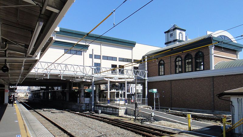 File:Sakado Station 20110405.JPG