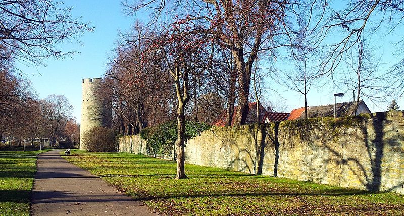 File:Soest-Tower-Wall-JostSchwider.jpg