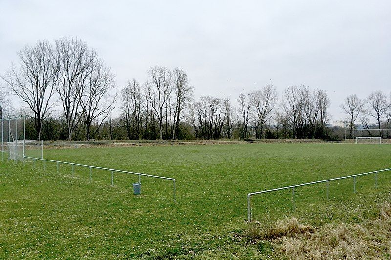 File:StadionAmHutrasen 01.jpg