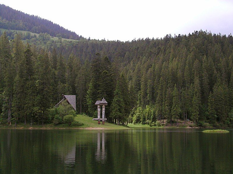 File:Synevyr lake 1.jpg