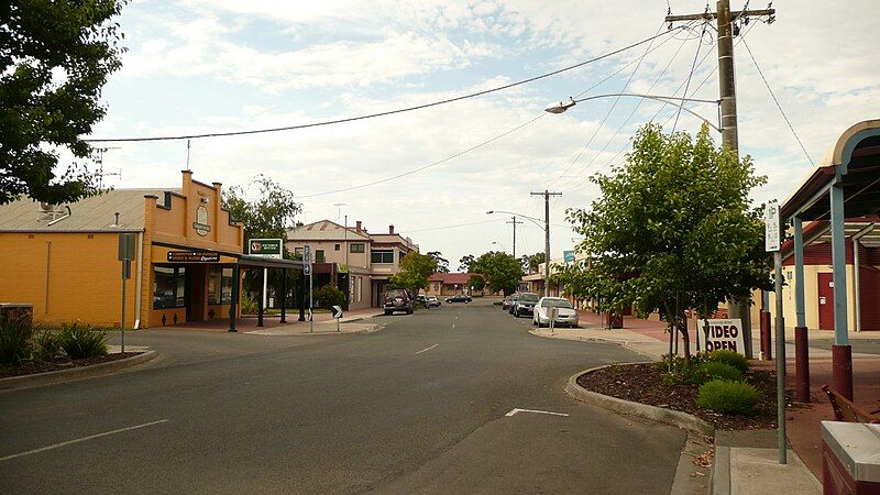 File:Trafalgar main street.JPG