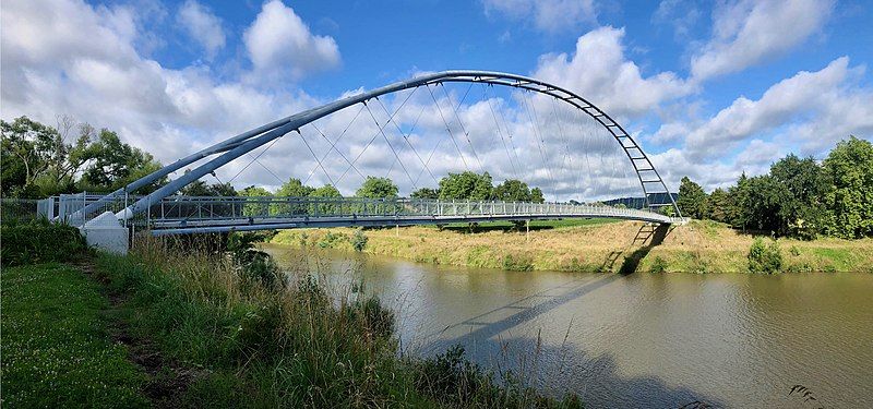 File:Ūpokongaro cycle bridge.jpg