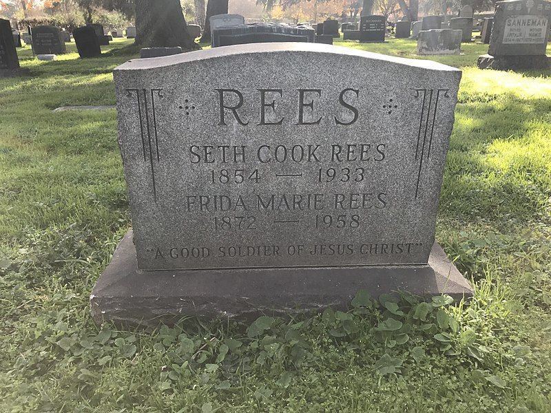 File:018-01-02-Rees Grave.jpg