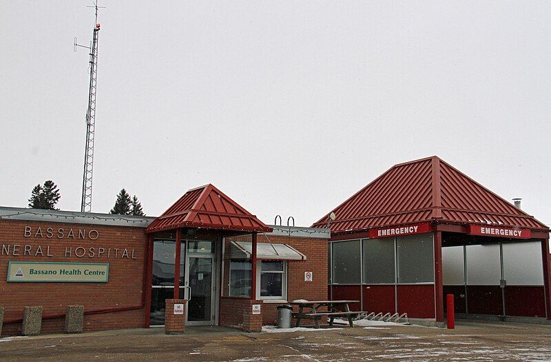 File:Bassano Health Centre.jpg