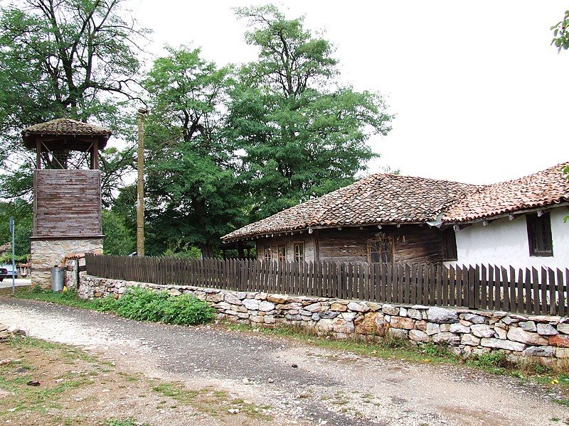 File:Brashlyan church.JPG