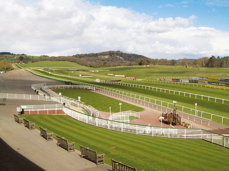 File:Chepstow Racecourse.jpg