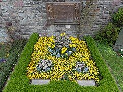 The grave of Duttweiler and his wife at the cemetery of Rüschlikon.