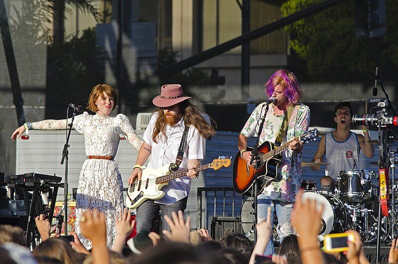 File:Grouplove.jpg