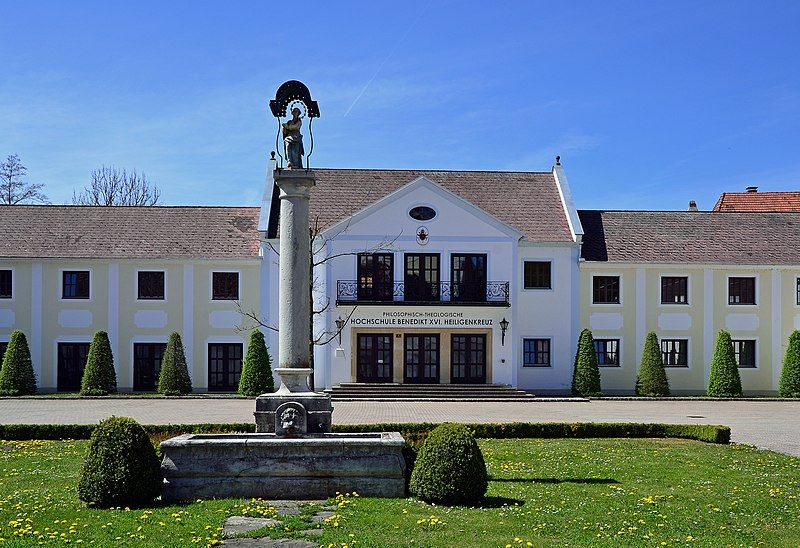 File:Hochschule Heiligenkreuz.jpg