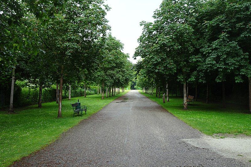 File:Kottingbrunn Kastanienallee.jpg