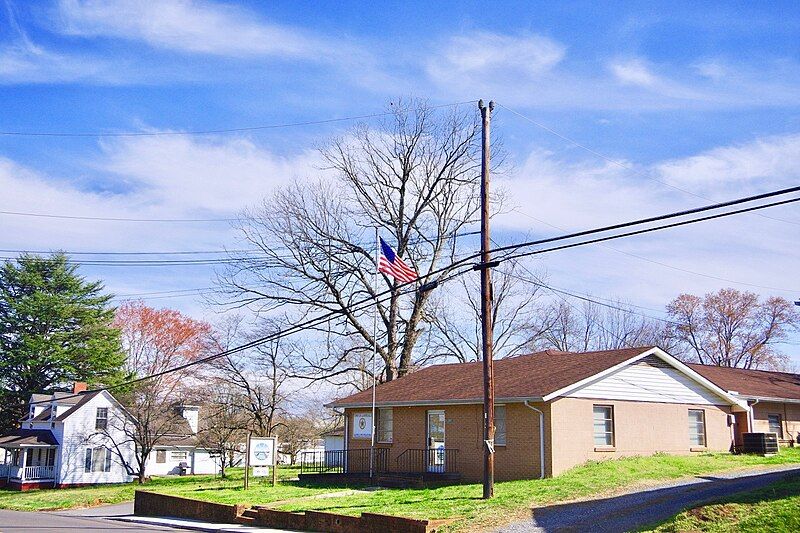 File:Lawndale-Town-Hall-nc.jpg