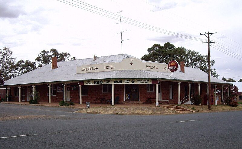 File:Mangoplah Hotel.jpg