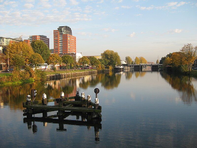 File:Merwedekanaal-Muntbrug.JPG