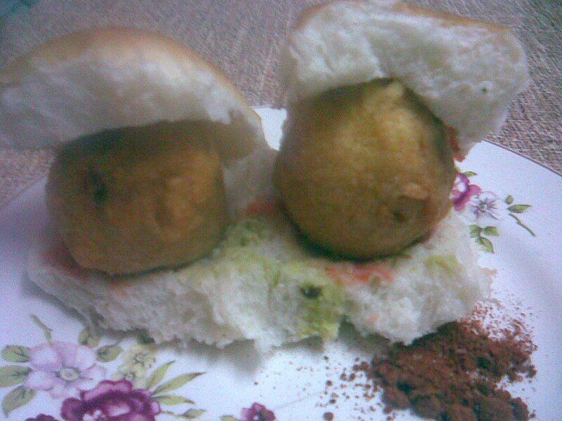 File:Mumbai Vada Pavs.jpg