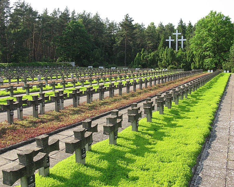 File:Palmiry Cemetery.JPG