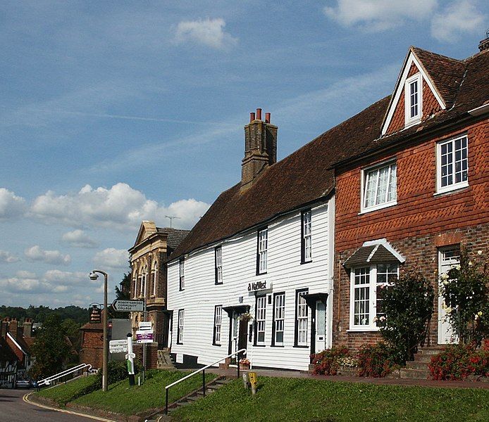 File:Robertsbridge High Street.jpg