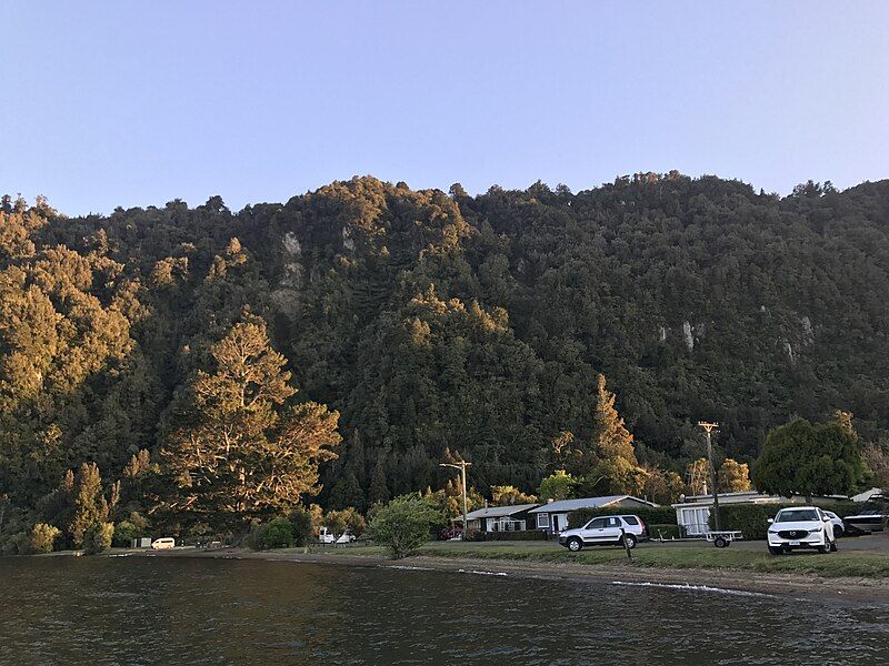 File:Rotoiti.jpg