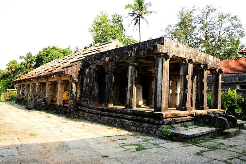 File:Sri-Parshwanath-Swamy-Digambar-Jain-Temple-Sringeri-Shivamogga-District-Karnataka-India-001.jpg