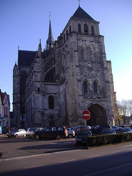 File:St Quentin Basilique.JPG