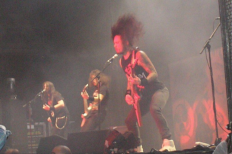 File:Trivium live 2008.11.12.jpg