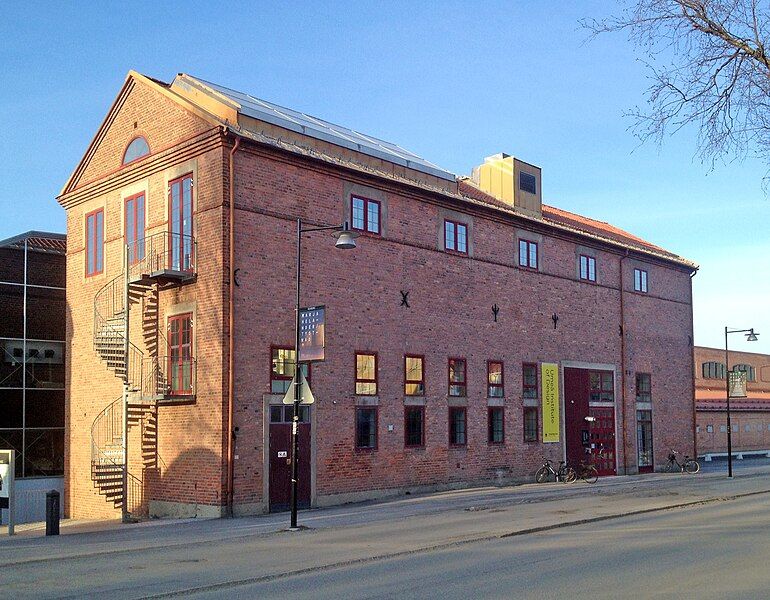 File:UID-building-stallverket-April2014.jpg