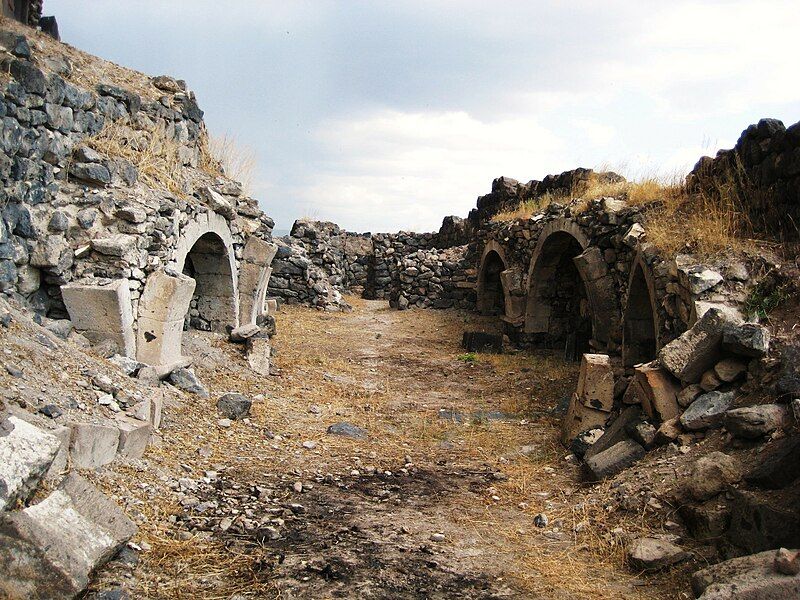 File:Ushi Monastery Arch.JPG