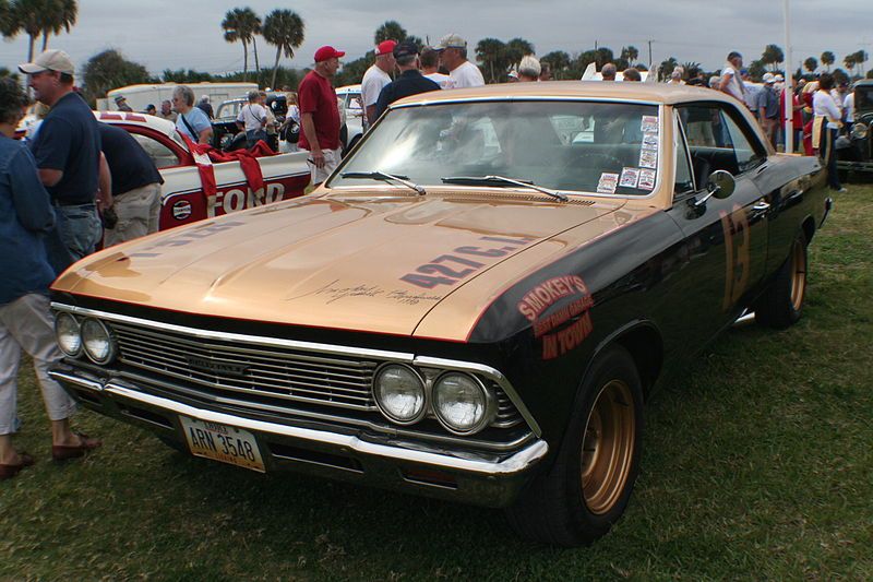 File:1967CurtisTurner SmokeyYunickChevyChevelle.jpg